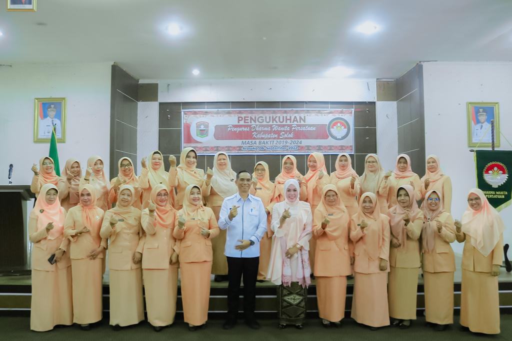 Suasana pengukuhan Pengurus Dharma Wanita Persatuan (DWP) Kabupaten Solok Masa Bhakti 2019-2024,