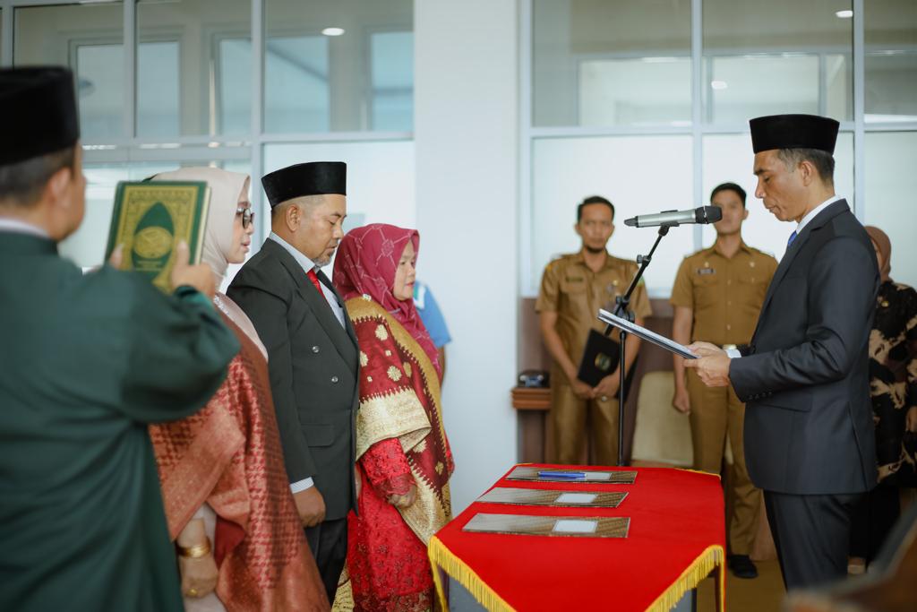 Sekretaris Daerah Kabupaten Solok, Medison Lantik 3 Kabag Lingkup PDAM Kabupaten Solok