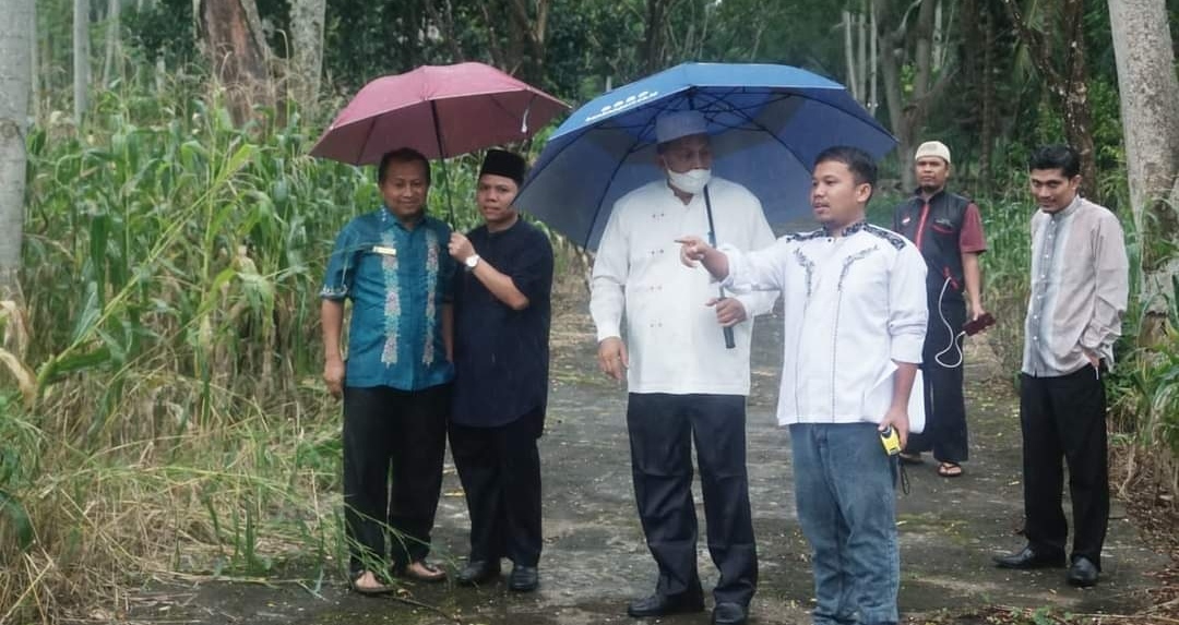 Bupati Pasaman Barat Hamsuardi bersama OPD dan stakeholder terkait lainnya meninjau hutan kota dan taman satwa di Padang Tujuh Kecamatan Pasaman.