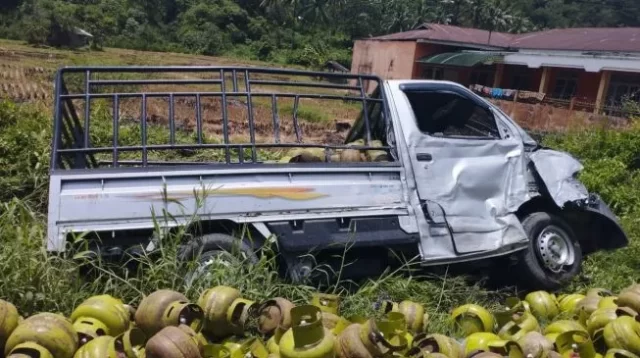 Salah satu Minibus pengangkut gas elpiji yang terlibat tabrakan maut