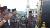 Bupati Solok, Epyardi Asda memukul bedug pertanda dimulainya pelaksanaan MTQ Nasional ke-39 Tingkat Kabupaten Solok