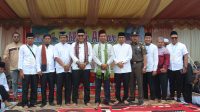 Bupati Solok, Epyardi Asda dan Ustad Abdul Somad foto bersama dengan tamu undangan