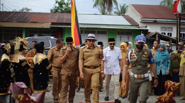 Bupati Solok, Epyardi Asda saat kunjungan ke Nagari Tanjung Bingkung