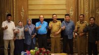 Bupati Solok, Epyardi Asda foto bersama Kepala BNPT RI beserta rombongan