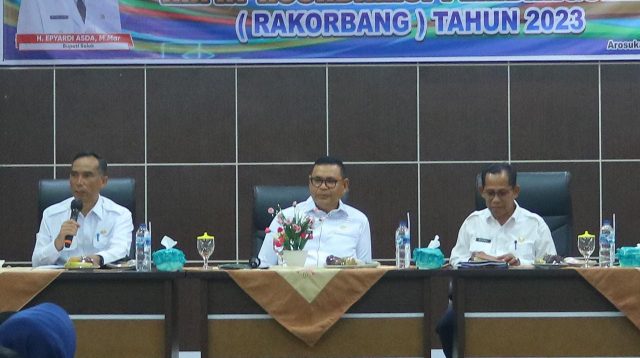 Bupati Solok, Epyardi Asda saat Rakorbang Kabupaten Solok Tahun 2023