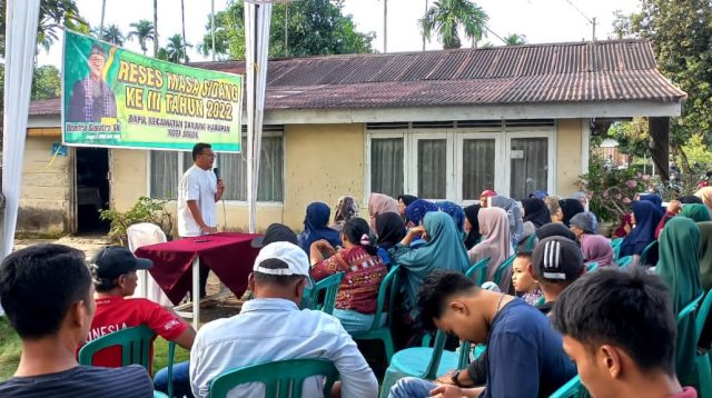 Anggota DPRD Kota Solok, Hendra Saputra saat reses dengan masyarakat Kota Solok