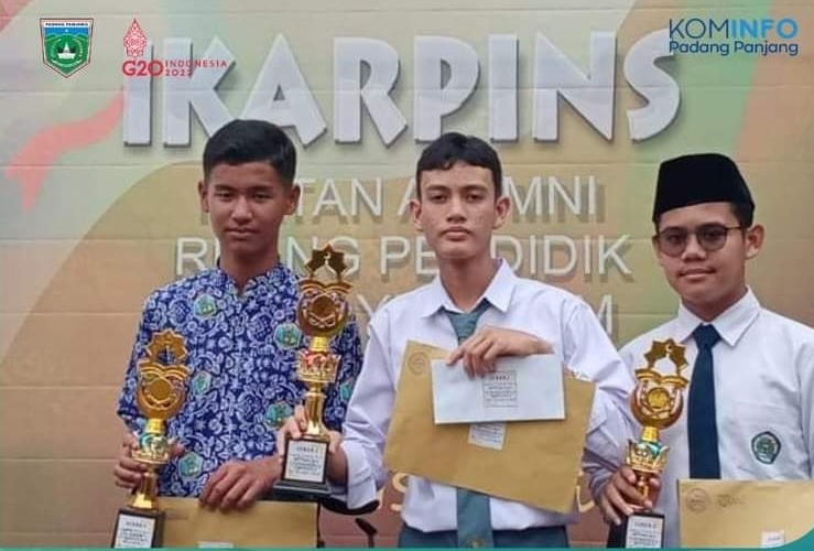 Tiga pelajar asal Kota Padang Panjang meraih juara Lomba Tahfiz se-Sumatera Barat