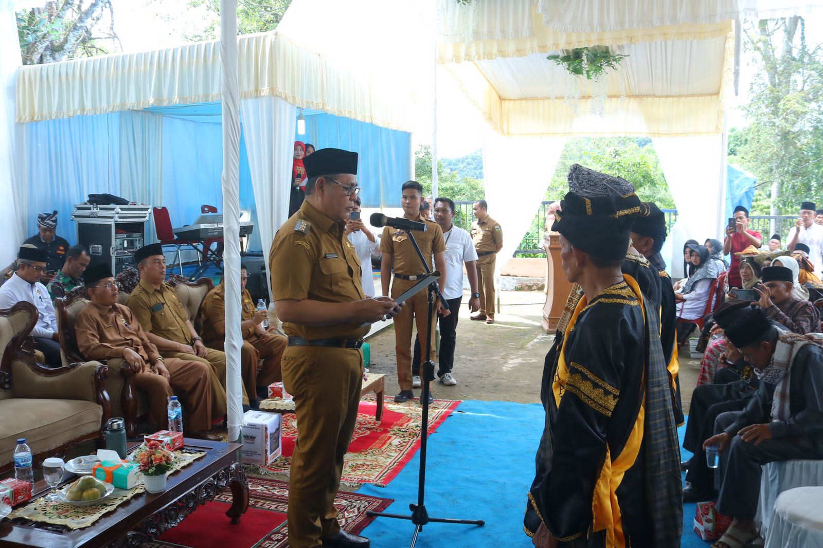 Bupati Solok, Epyardi Asda mengukuhkan KAN Nagari Kuncia