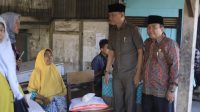 Ketua Komisi I DPRD Kota Solok,Rusdi Saleh Serahkan Secara Simbolis Bantuan PMKS