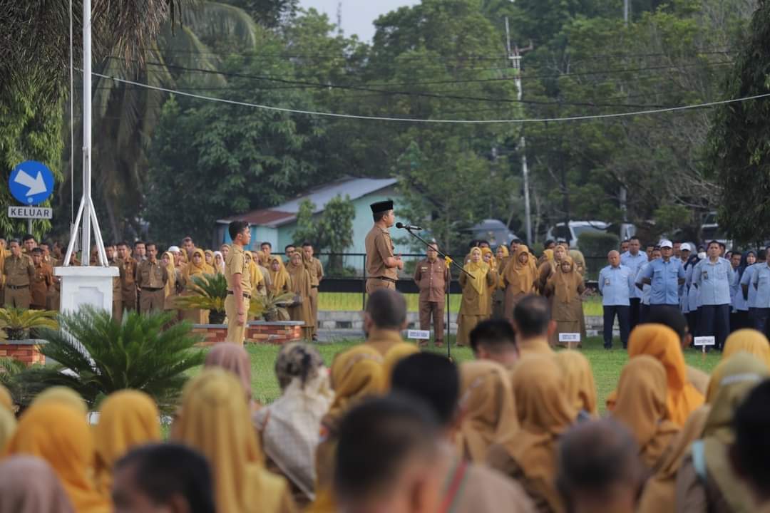 Wakil Walikota Solok Ramadhani Kirana Putra pimpin apel Awal tahun 2023.