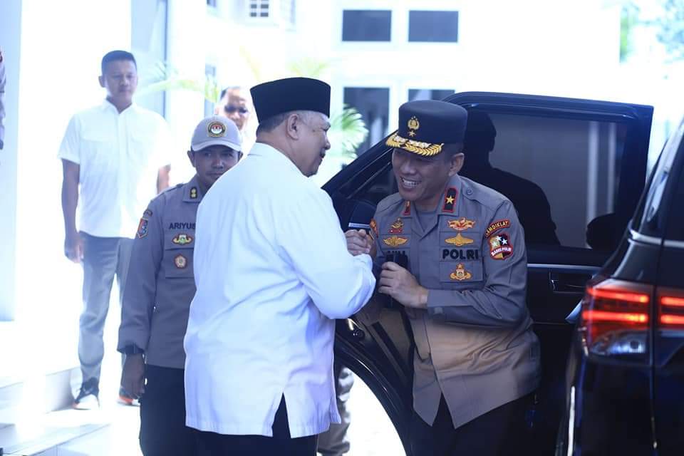 Kehadiran Wagub Akpol di Kota Solok disambut langsung oleh Walikota Solok Zul Elfian Umar dan Kapolres Solok Kota AKBP Ahmad Fadilan diwakili Wakapolres Solok Kota, Kompol Joni Darmawan, serta Komandan Yontarlat Kijang, AKBP Supriyanto