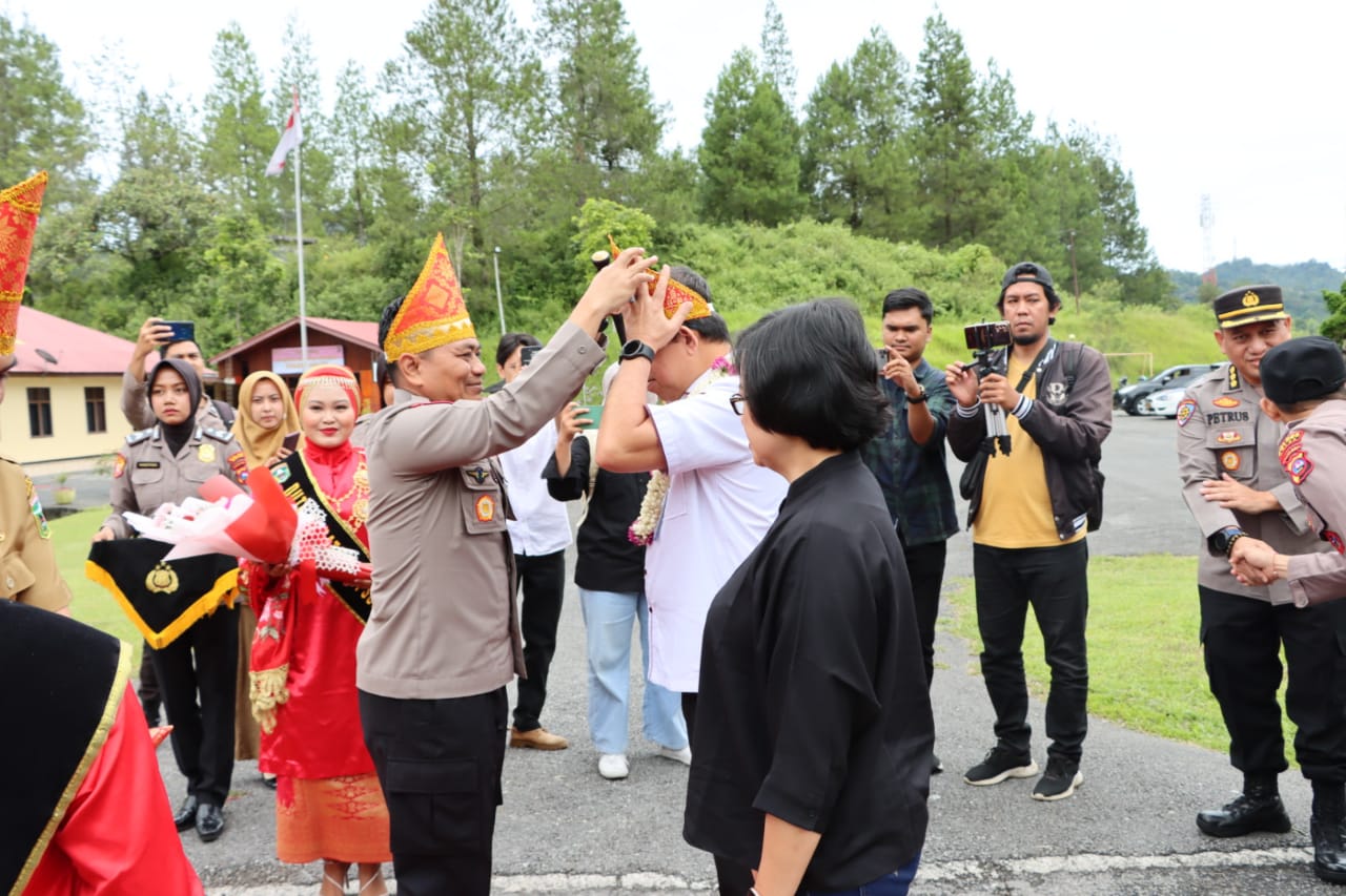 Kapolres Solok AKBP Apri Wibowo Sambut rombongan Kompolnas RI.