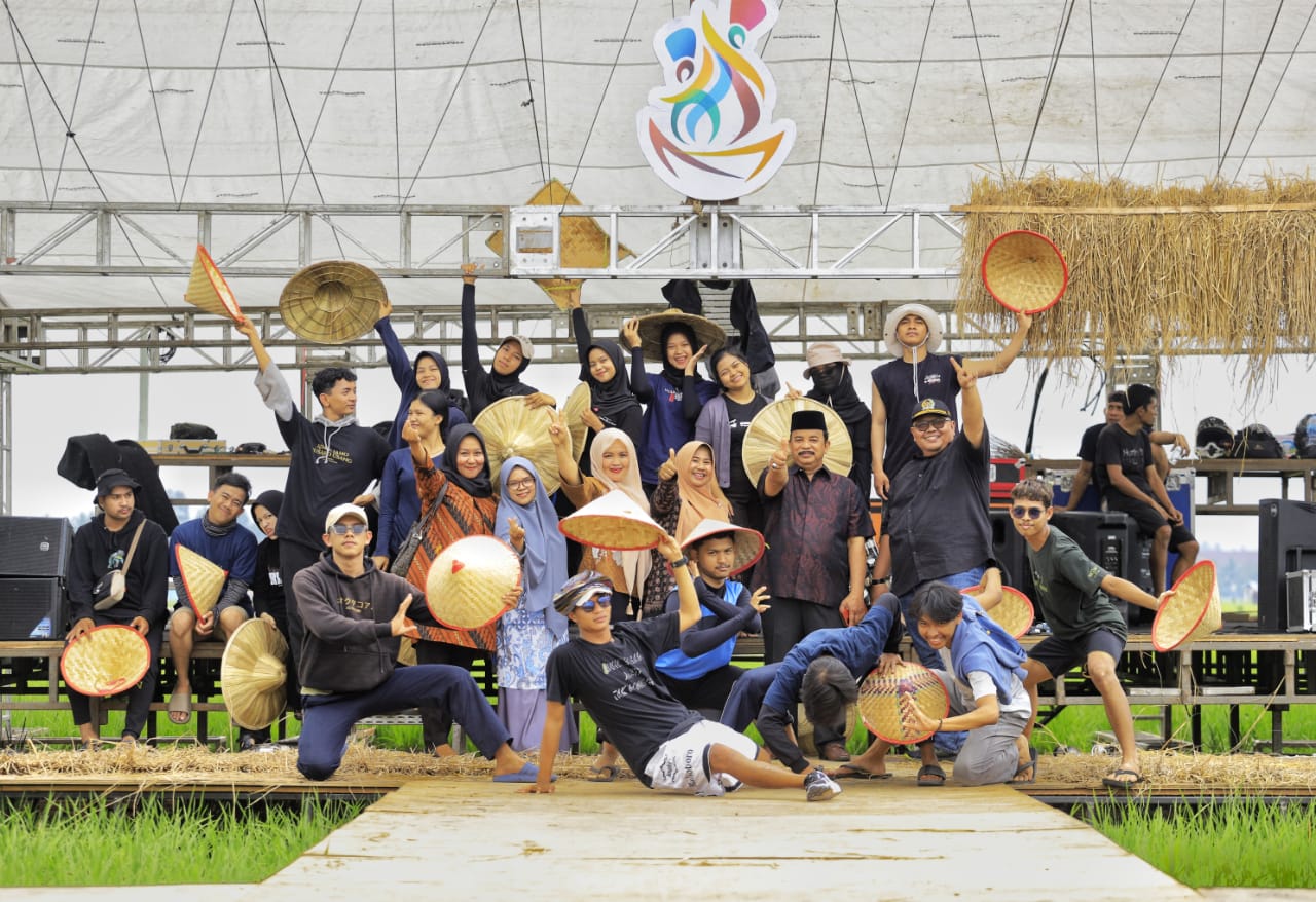 Pastikan kesiapan Event Rang Solok Baralek Gadang, Komisi III DPRD Kota Solok dipimpin langsung oleh Ketua Komisi III, Yoserizal, Wakil Ketua Komisi III, Wazadly, Sekretaris Komisi III, Rika Hanom dan anggota komisi III, Andi Eka Putra, turun kelapangan melihat persiapan event tersebut