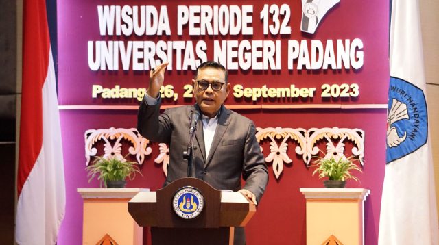 Bupati Solok Orasi ilmiah di Universitas Negeri Padang.