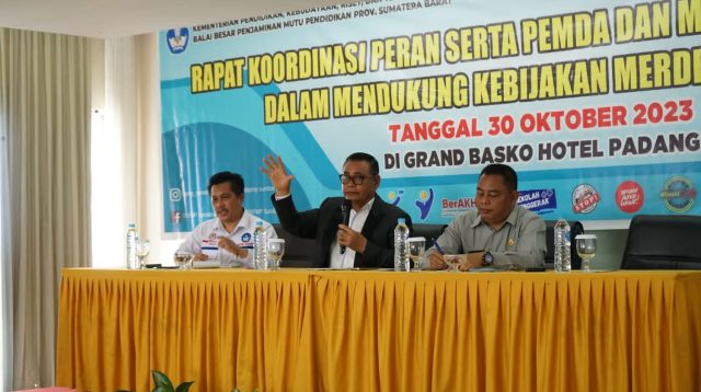 Pemaparan Bupati Solok Epyardi Asda terkait Program Pendidikan Kabupaten Solok.