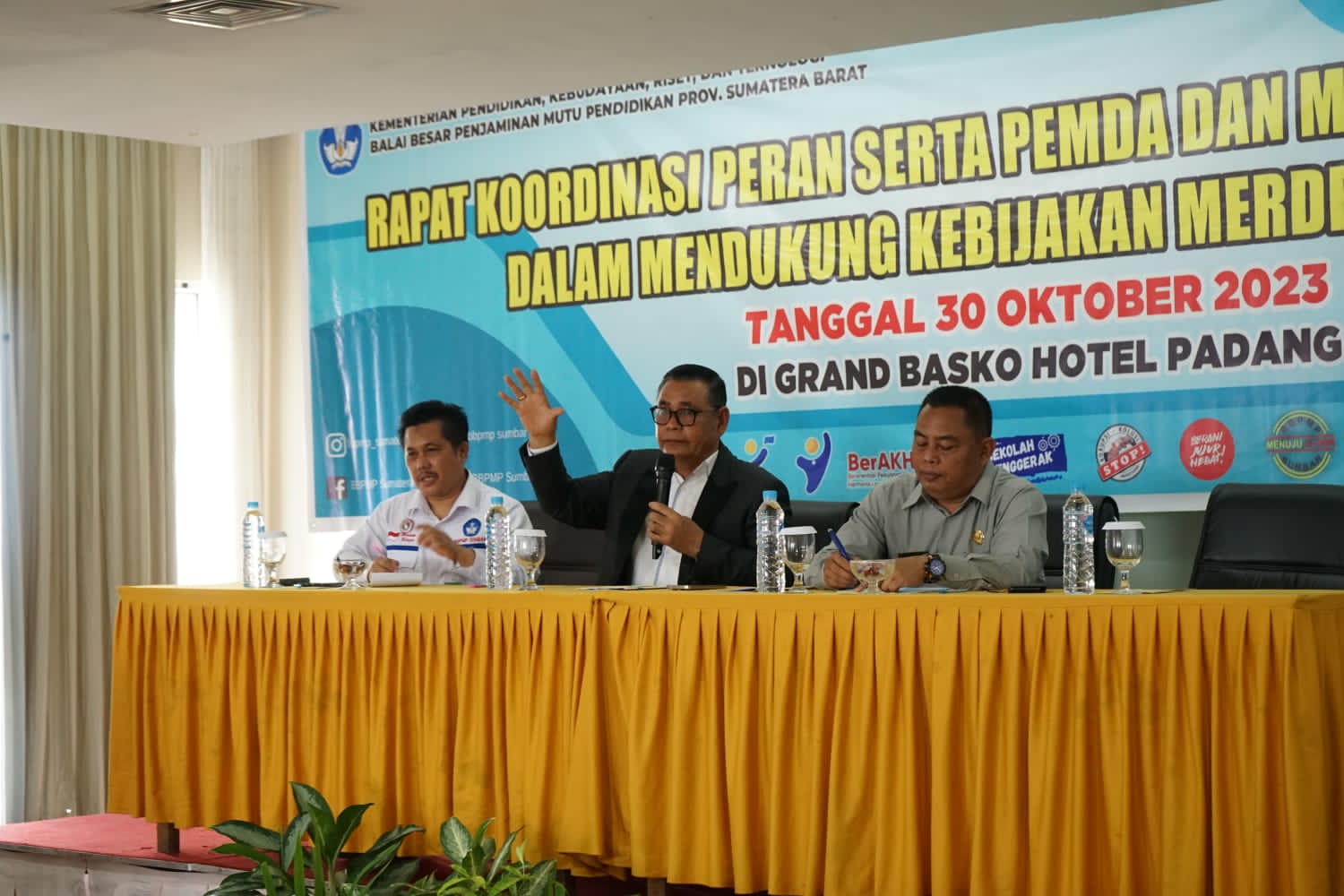 Pemaparan Bupati Solok Epyardi Asda terkait Program Pendidikan Kabupaten Solok.