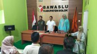 rapat persiapan pelaksanaan rekrutmen pengawas TPS untuk Pemilihan Umum (Pemilu) 2024 di Kantor Bawaslu.