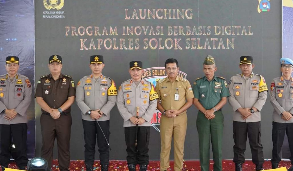 Kapolda Sumatera Barat Irjen Pol. Suharyono saat meresmikan Gedung Sarja Arya Racana dan Inovasi Berbasis Digital, Jago Solok Selatan.