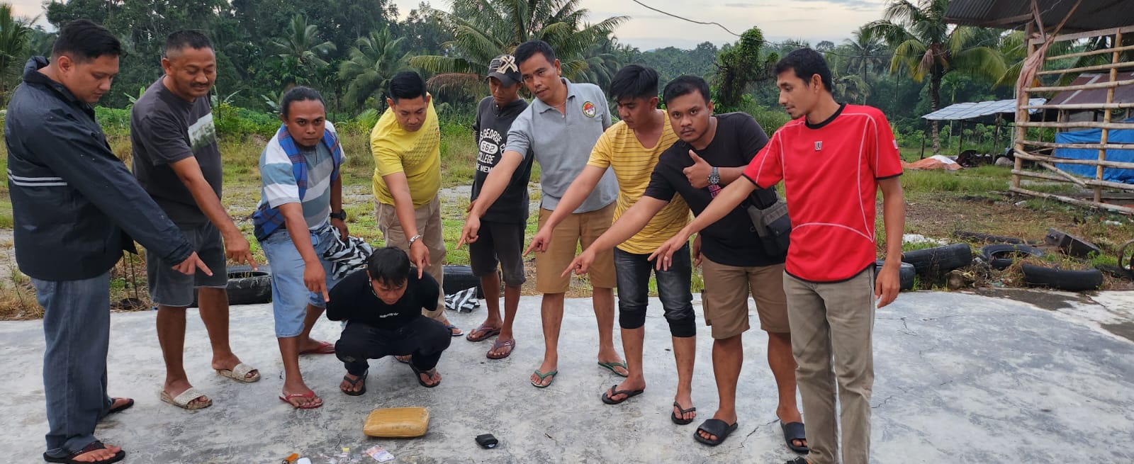 Tersangka saat diamankan tim Spider Polres Solok.