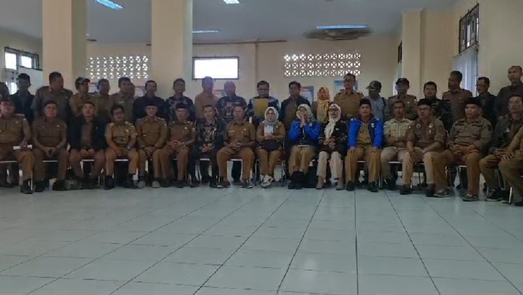 Forum Walinagari (Forwana) Kabupaten Solok mendeklarasikan "Mosi Tak Percaya" ke Ketua DPRD Kabupaten Solok Dodi Hendra