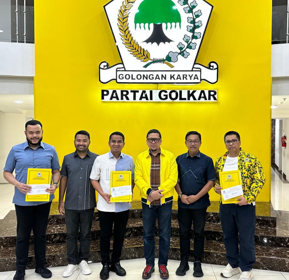 Surat keputusan ini diserahkan langsung oleh Wakil Ketua Umum (Waketum) Partai Golkar Ahmad Doli Kurnia kepada Ramadhani Kirana Putra. Turut hadir Ketua DPW Nasdem Provinsi Sumbar Fadly Amran, Ketua DPD Provinsi Sumatera Barat,H. Khairunas, Anggota DPR RI terpilih Zigo Rolanda.